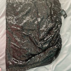 Black sequins size 12 skirt with side ruched